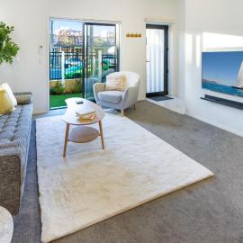 Large trendy 3 Bedroom Residence, Central City