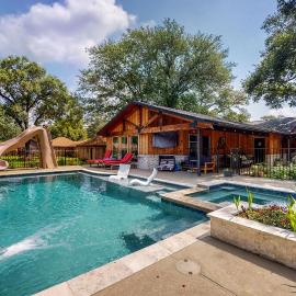 Pool, Hot Tub & Pool Table! Grand Home in Tomball