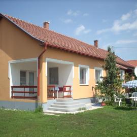 Abádi Karmazsin ház, hotel in Abádszalók