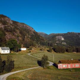 Fossane gard, autentiske gardshus på sauegard, hotel a Hjelmeland
