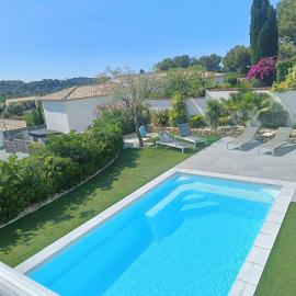 Villa contemporaine Piscine chauffée,pétanque, Clim, khách sạn ở Ceyreste
