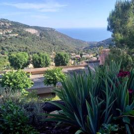 Proche monaco, Appart 4 pers La Turbie, vue mer, piscine, garage, hotel in La Turbie