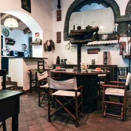 Wine House 1850, hotel u gradu Puntalazzo