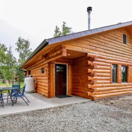 Welcoming Wasilla Cabin w/ Patio!, hotel v mestu Wasilla