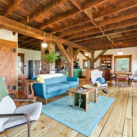 Breathtaking Mtn Views: Stylish Rustic Retreat!, Hotel in Bennington