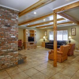 Charm Motel & Suites, hotel din Burney