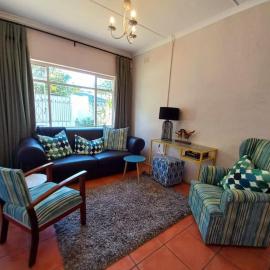 Cozy Garden Cottage!, hotel en Grahamstown