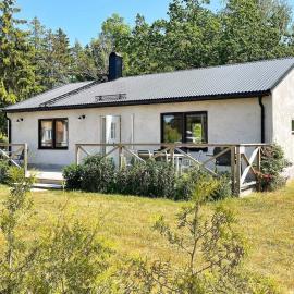 4 person holiday home in KLINTEHAMN-By Traum, hotel em Klintehamn
