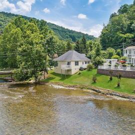 Jackson River Estate Cozy Cottage on the River: Covington şehrinde bir otel