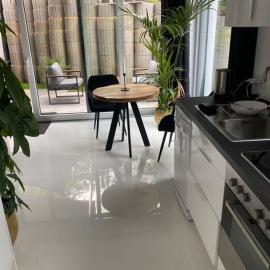 Stilvolle 1-Zimmer Wohnung mit Terasse nahe Therme und Prezero Arena, hotell i Sinsheim