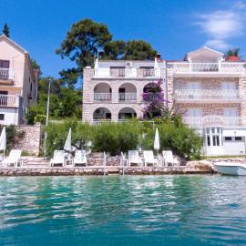 Seaside Apartments Antičević, hótel í Bobovišća
