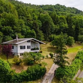 Villa tra montagna e laghi 14 posti, hôtel à Crone