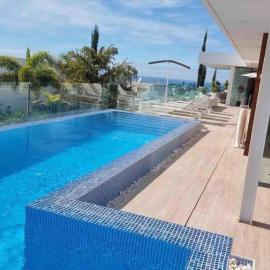 Luxury Villa Rebeka - Heated Pool and Jacuzzi