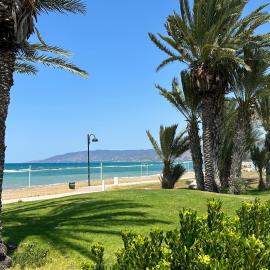 PATH Latchi Beachfront Apartments, hotel v mestu Lachi