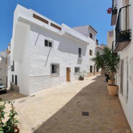 A tiro de piedra del castillo / A stone's throw from the castle, Hotel in Salobreña