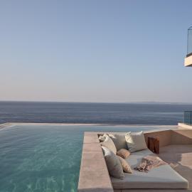 Viesnīca Bardo Villa, Endless Blue with Heated Pool, By ThinkVilla pilsētā Argasi