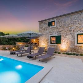 Stone House Luna