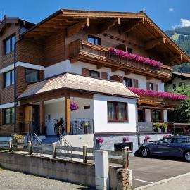 Pension Eichenheim, hotel in Westendorf