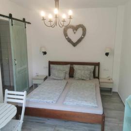 Zsálya Vendégház, hotel en Csopak