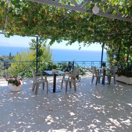 Ionian View Guest House, hotel in Qeparo