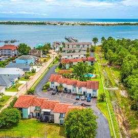 10 Mi to Navarre Beach! Waterfront Rental w/ Pool, hotel in Mary Esther