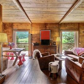Le Refuge de Serre-Chevalier, dans un esprit chalet, commune de Le Monêtier-les-Bains