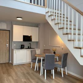 Dwupoziomowy apartament nr 24 z dużym balkonem i podziemnym parkingiem we Władysławowie