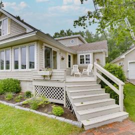 Kennebunkport Getaway w/ Grill: Walk to Beach!, Hotel in Kennebunkport
