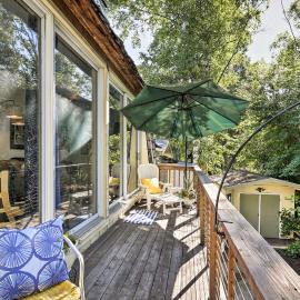 Walk to Cafes! Storybook-Style Fairbanks Studio