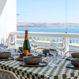 Reef House: Pool • Beachfront • Near Wineries