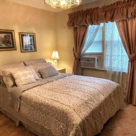 Entire Home in Buffalo - 6 Guests 3 Bedroom 1 Bath - Convenient Location - 25min to Niagara Falls، فندق في بوفالو