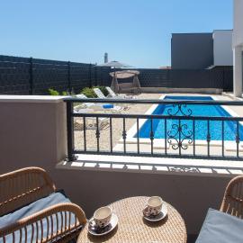 Modern apartment with swimming pool, hotel a Kaštela (Castelli)