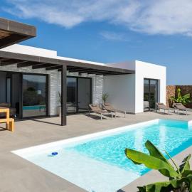 Villa Beta heated pool by FuerteventuraVillas