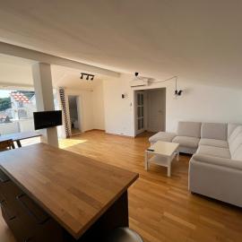 Apartments Leut 80m from the Sea, hotel v Podgore