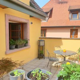 LE SCHMOUTZ: Charmant duplex entre Colmar et Mulhouse (1-4 pers), hotel en Ensisheim
