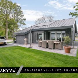 VILLA ARYVE in See-, Strand- und Golfplatznähe inklusive NETFLIX, Bad en Suite und Wohlfühlgarantie, hotel in Dirkshorn