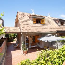 Awesome Home In Gizzeria