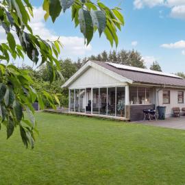 4 Bedroom Beautiful Home In Oksbøl, hotel a Oksbøl