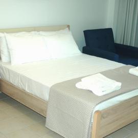 A L' AISE STUDIOS, hotel i Apolpaina