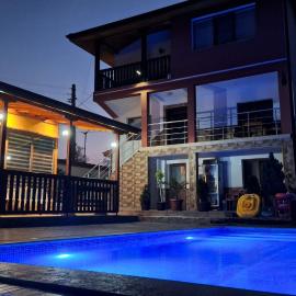 Запряновата къща, hotel a Kŭrdzhali