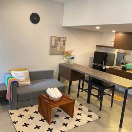 2BR HOUSE Happystay at FREJA BSD lalerooms close to ICE BSD find us on ig lalerooms, hôtel à Tangerang