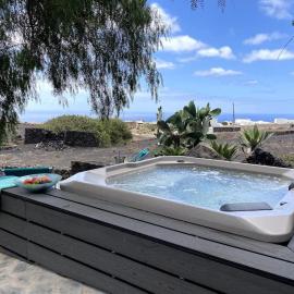 Cosy finca, sea views, jacuzzi, hotel a La Asomada