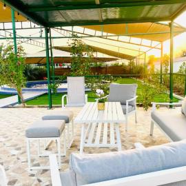 Luxury Farm 2 with Swimming Pool, khách sạn ở Al Rahba