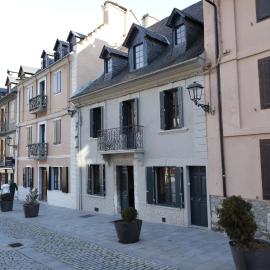 Casa Passeg dera Libertat 8 – hotel w mieście Vielha
