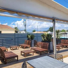 vacances familiales dans camping avec piscine, Hotel in Fréjus
