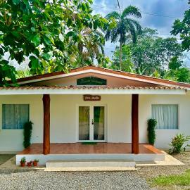 Casa Martin Cahuita Charming Spanish Home, hotel u gradu Kauita