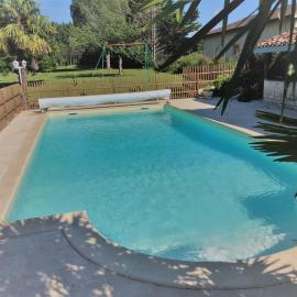 Grande maison avec piscine chauffée privée en Quercy, hotel Lacour városában