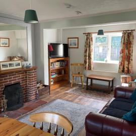 Betty's Cottage - Traditional Norfolk Farm Cottage, hotel in Swafield