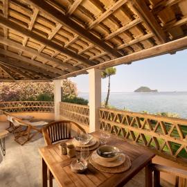 Private Studio Apartment, Unique Location - Sea View, hotel a Lithakia