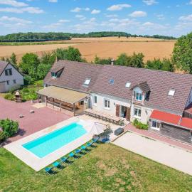 Crazy Villa Le Tertre 28 - Heated pool - Basket - 2h Paris - 44p, Hotel in Le Poislay